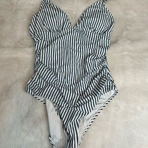 NWT CUPSHE One Piece Stripe Halter Deep V-neck Swimsuit Size Medium 13